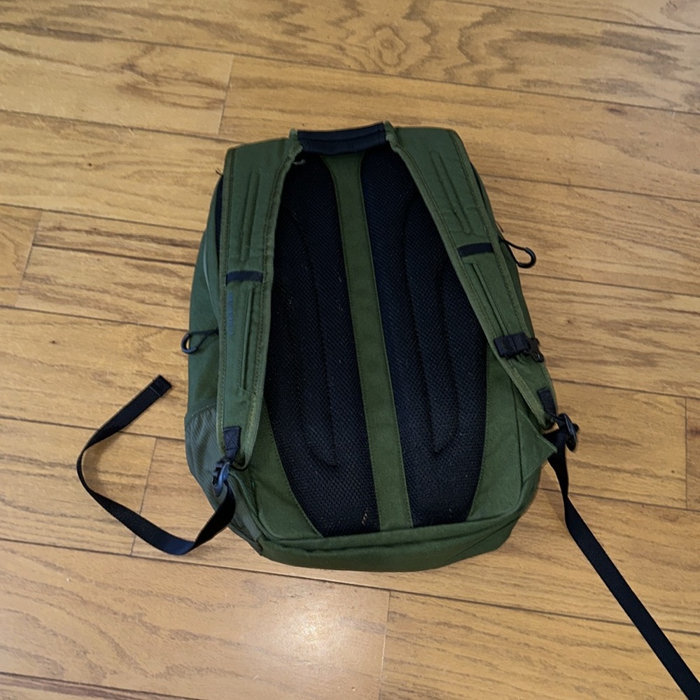 Merrell back pack - Picture 2 of 2